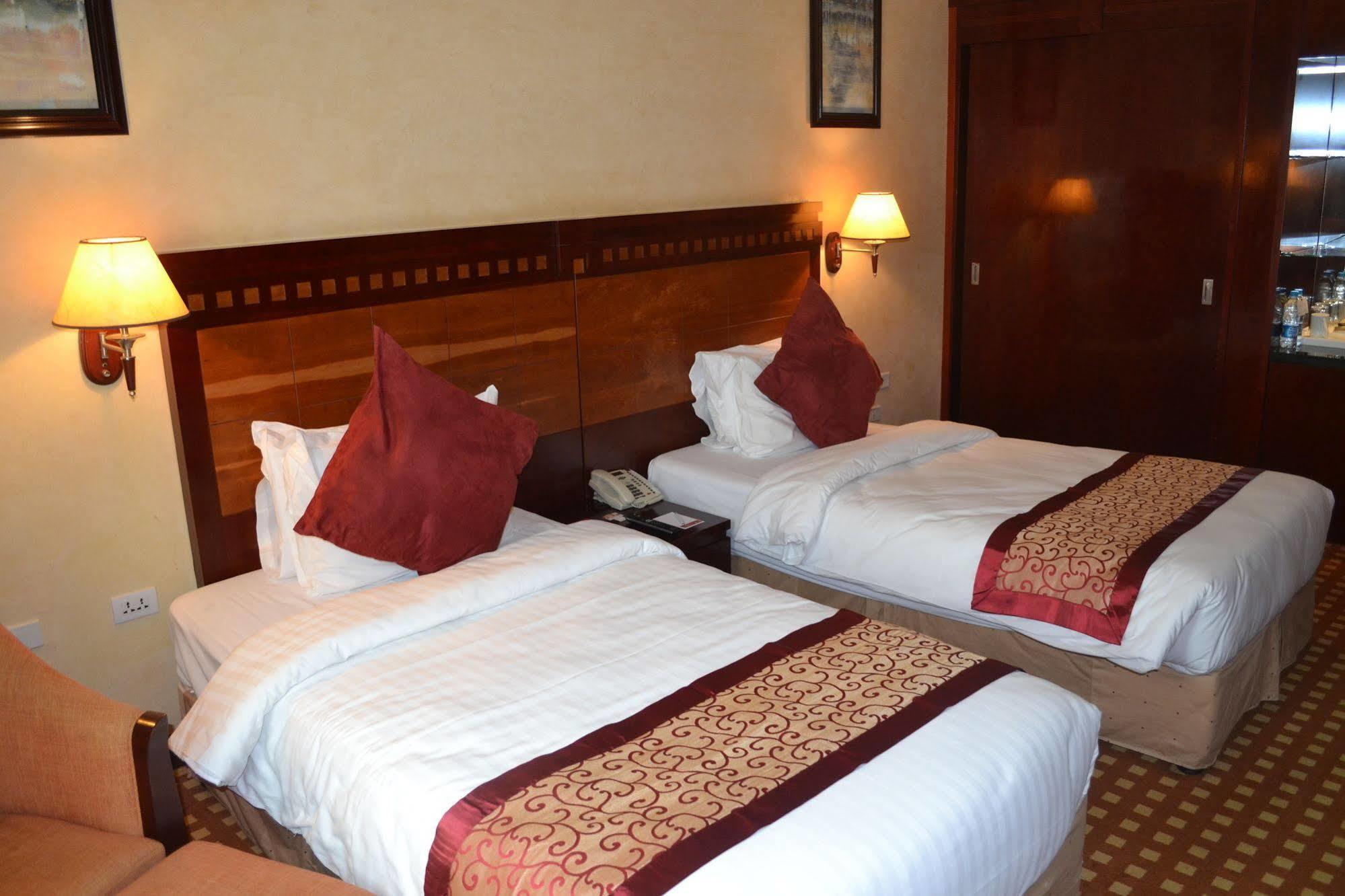 Ramada Riyadh Hotel Eksteriør billede